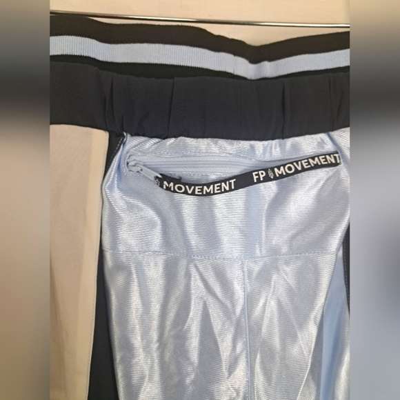 NEW FREE PEOPLE MOVEMENT DRAFT PICK SHORTS SIZE SMALL $98 - Picture 7 of 9